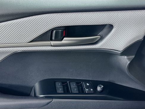 Used 2025 Toyota Camry SE image 18