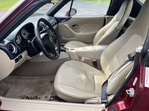 Used 2003 MAZDA MX-5 Miata image 11