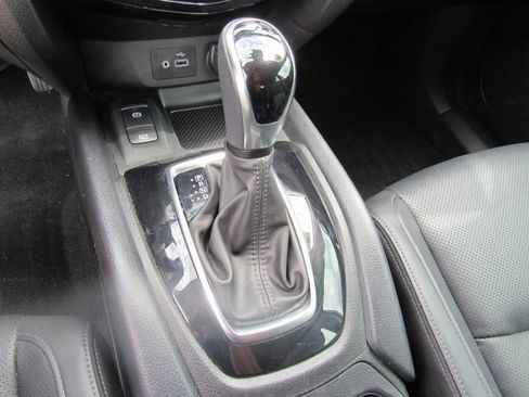 Used 2021 Nissan Rogue Sport SL image 17