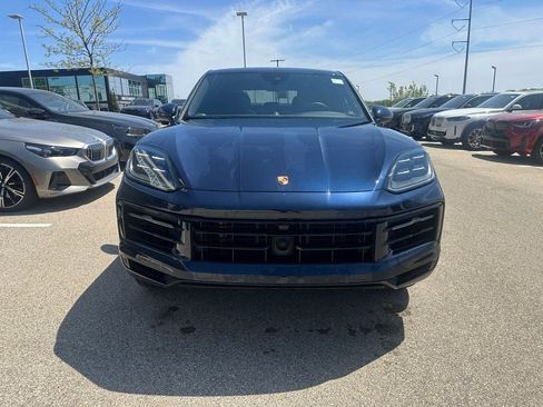 Used 2024 Porsche Cayenne Coupe AWD/4WD image 3