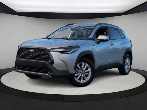 Used 2024 Toyota Corolla Cross LE image 1