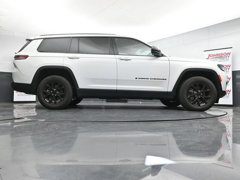 Used 2024 Jeep Grand Cherokee L Laredo AWD/4WD image 24