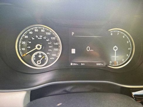 Used 2025 Genesis G70 2.5T image 4