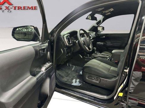 Used 2020 Toyota Tacoma TRD Off-Road w/ Technology Package AWD/4WD image 13