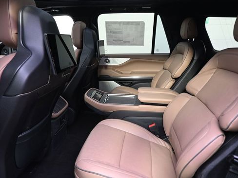 New 2026 Lincoln Navigator Black Label AWD/4WD image 21