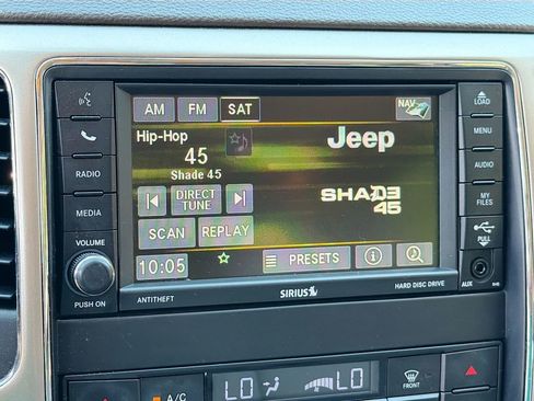 Used 2013 Jeep Grand Cherokee Laredo AWD/4WD image 12