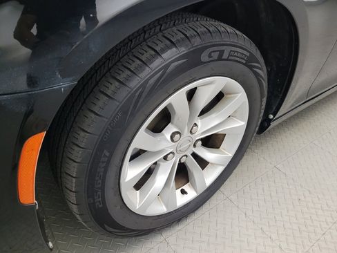 Used 2019 Chrysler 300 Touring RWD image 31