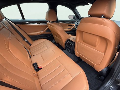 Used 2022 BMW 530i w/ Premium Package RWD image 23