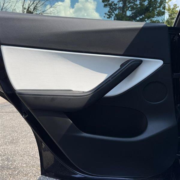 Used 2022 Tesla Model Y Long Range AWD/4WD image 17