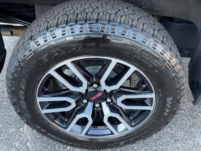 Certified 2025 GMC Sierra 1500 AT4 w/ AT4 Premium Package AWD/4WD image 38