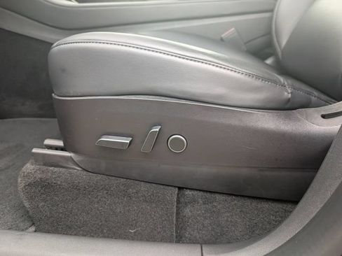 Used 2022 Tesla Model Y Performance AWD/4WD image 16