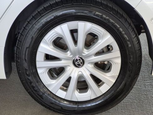 Used 2020 Toyota Prius LE FWD image 24