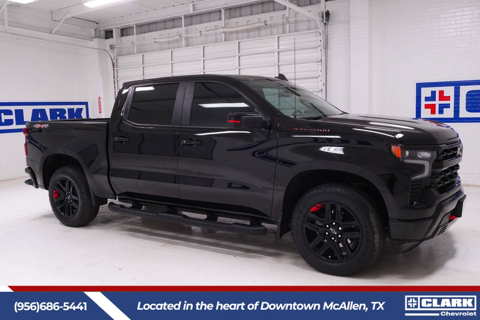Used 2023 Chevrolet Silverado 1500 RST w/ Redline Edition AWD/4WD image 4