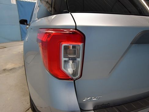 Used 2022 Ford Explorer XLT w/ Equipment Group 202A AWD/4WD image 42