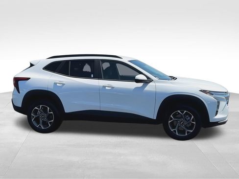 New 2026 Chevrolet Trax LT w/ Driver Confidence Package FWD image 9