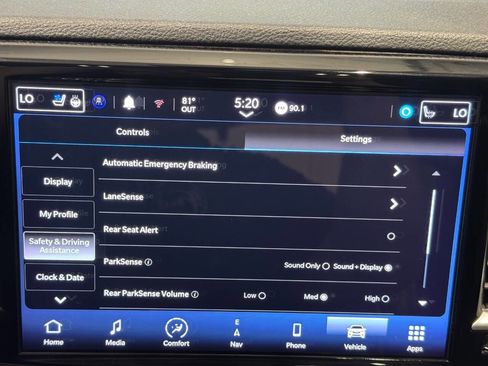 Used 2023 Chrysler Pacifica Limited FWD image 35