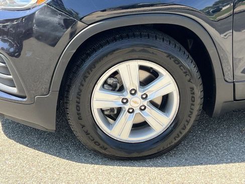 Used 2021 Chevrolet Trax LS w/ Tint and Cruise Package image 32
