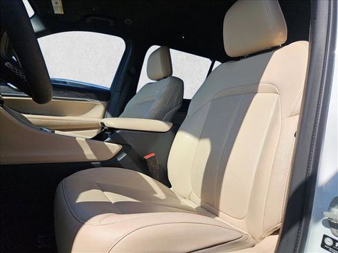 Used 2023 Jeep Grand Cherokee L Limited w/ Luxury Tech Group II image 11