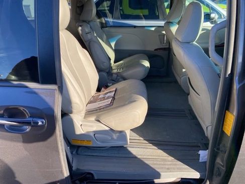 Used 2013 Toyota Sienna XLE image 6