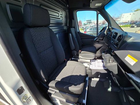 Used 2024 Mercedes-Benz Sprinter 2500 image 14