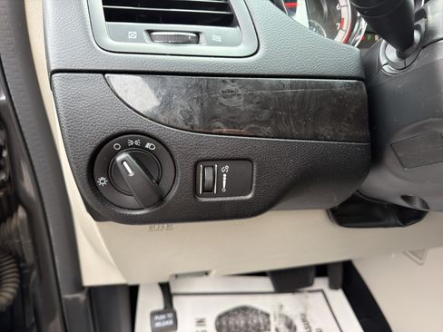 Used 2018 Dodge Grand Caravan SE FWD image 15