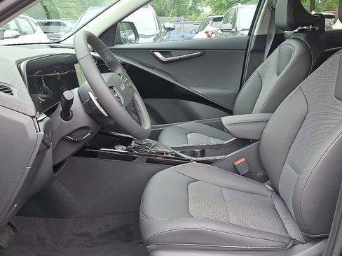 New 2025 Kia Niro EX image 8