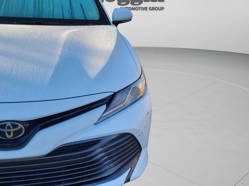 Used 2018 Toyota Camry XLE image 8
