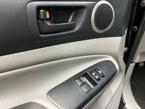 Used 2012 Toyota Tacoma 4x4 Access Cab V6 w/ SR5 Pkg image 23