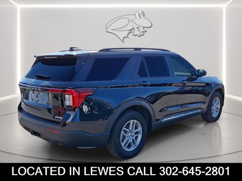 Used 2025 Ford Explorer Active image 5