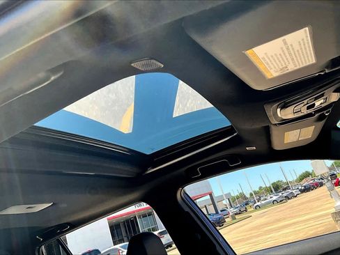 Used 2024 Toyota Corolla Cross XSE w/ Convenience Package image 14