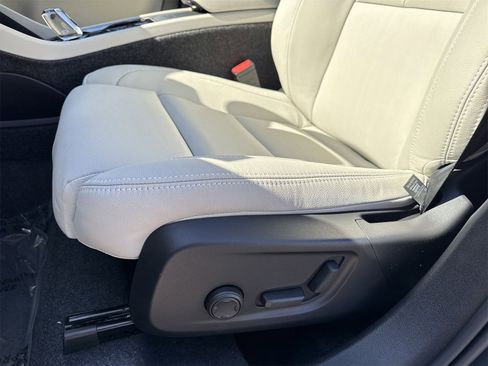 New 2026 Volvo XC40 B5 Ultra w/ Protection Package Premier image 11