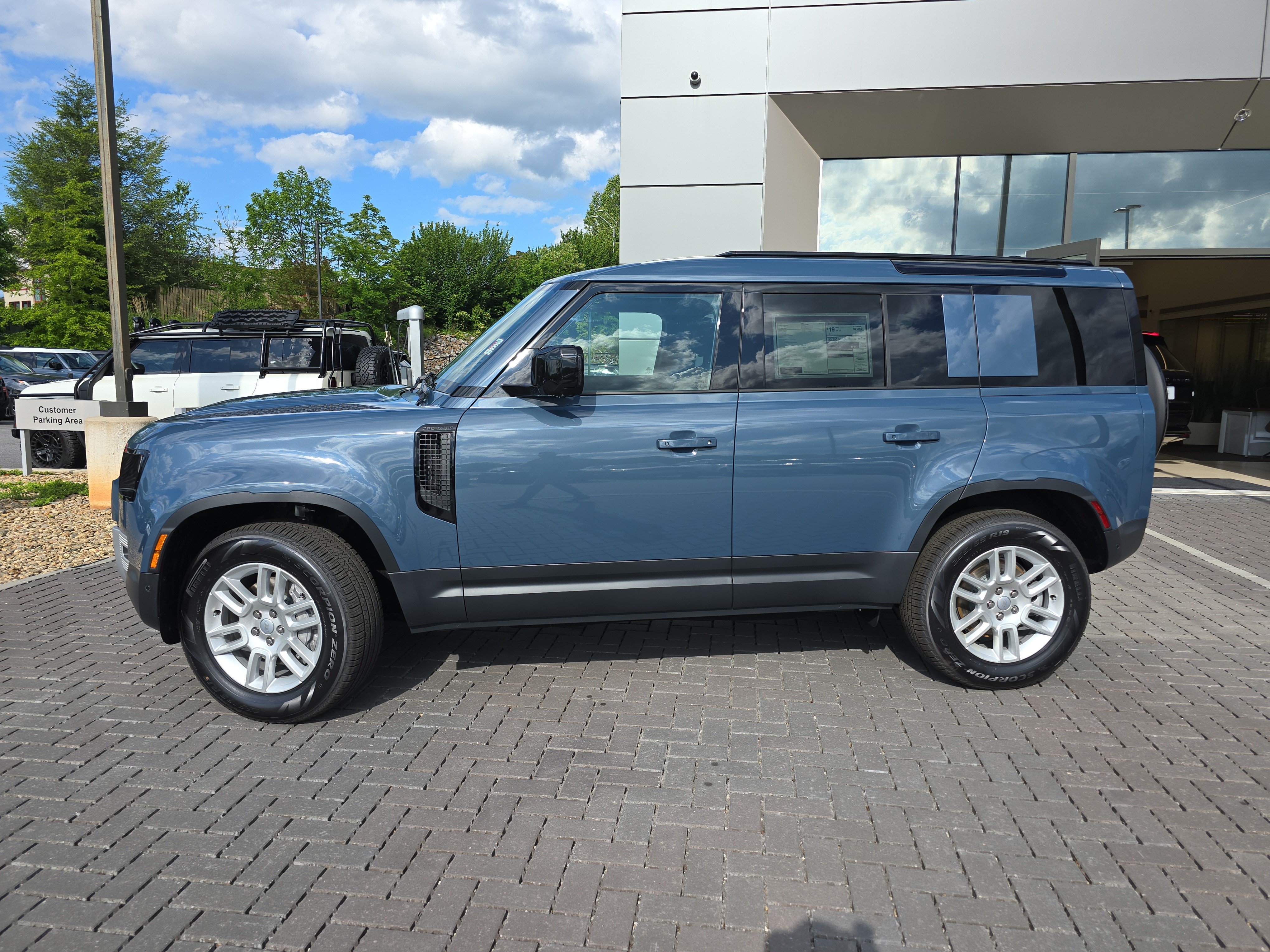 Used 2025 Land Rover Defender 110 S AWD/4WD image 9