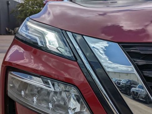 Used 2023 Nissan Rogue Platinum FWD image 11