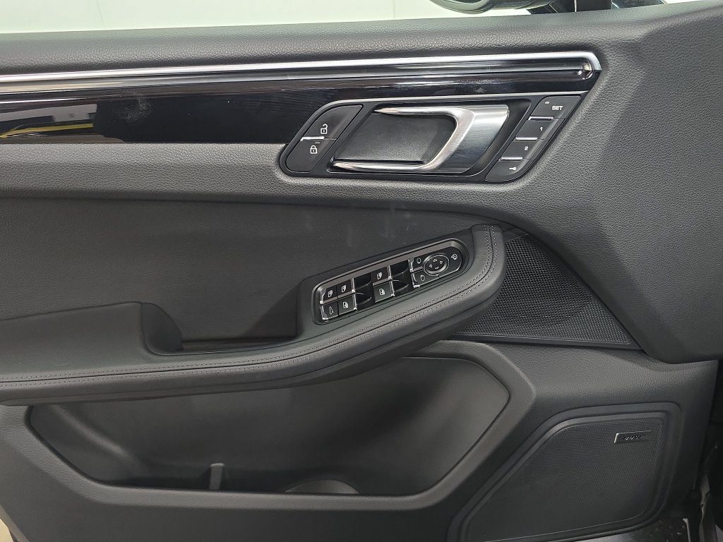 Certified 2026 Porsche Macan AWD/4WD image 22