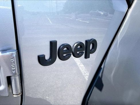 Used 2020 Jeep Gladiator Sport w/ Quick Order Package 24S AWD/4WD image 25