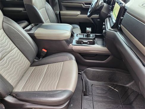 Used 2024 Chevrolet Silverado 1500 ZR2 w/ Technology Package AWD/4WD image 20