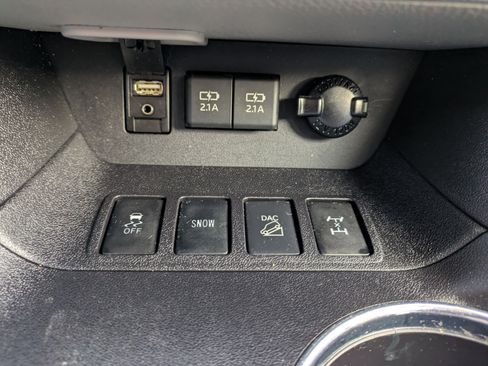 Used 2019 Toyota Highlander XLE image 18