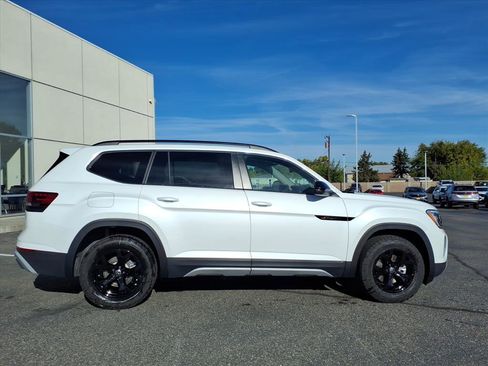 New 2026 Volkswagen Atlas Peak Edition image 6