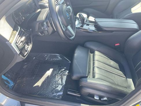 Used 2022 BMW 530e w/ M Sport Package image 13