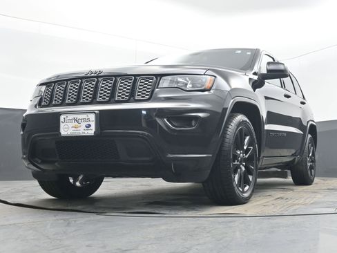 Used 2019 Jeep Grand Cherokee Altitude image 24