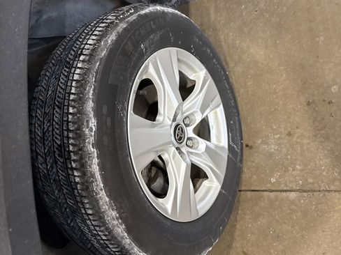 Used 2021 Toyota RAV4 XLE image 12