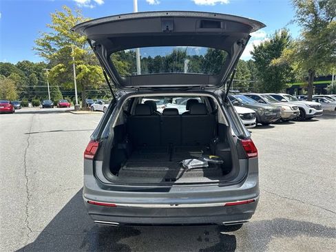 Used 2018 Volkswagen Tiguan SE w/ Panoramic Sunroof Package image 14