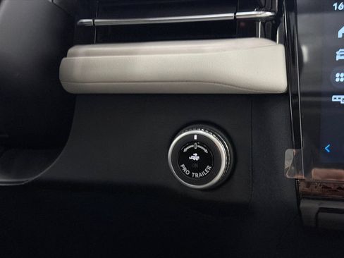 New 2026 Lincoln Navigator Reserve AWD/4WD image 32