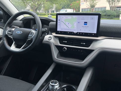 New 2026 Ford Explorer Active RWD image 3