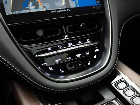 Used 2021 Aston Martin DBX AWD/4WD image 61