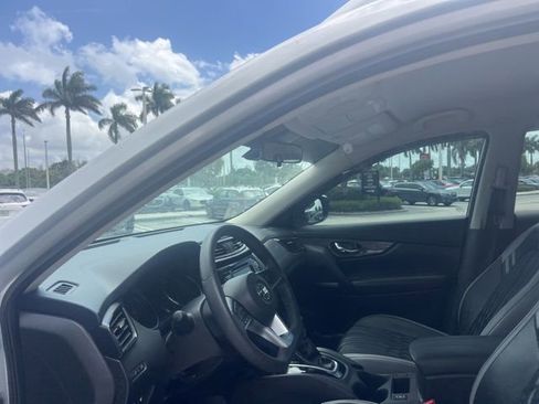 Used 2020 Nissan Rogue SV AWD/4WD image 14
