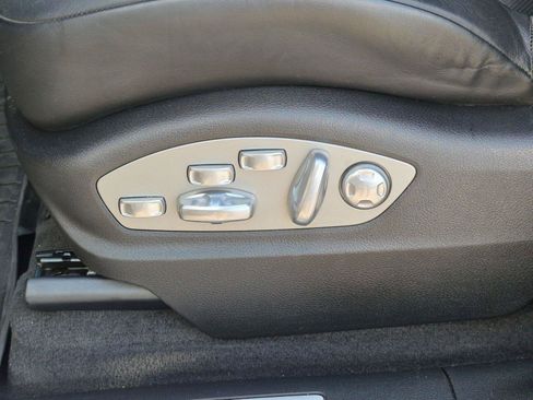 Used 2017 Porsche Macan Turbo AWD/4WD image 30
