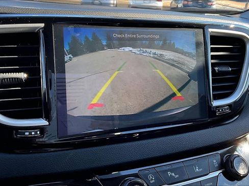 Used 2023 Chrysler Pacifica Touring-L FWD image 15