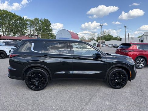 New 2026 Mitsubishi Outlander LE AWD/4WD image 3