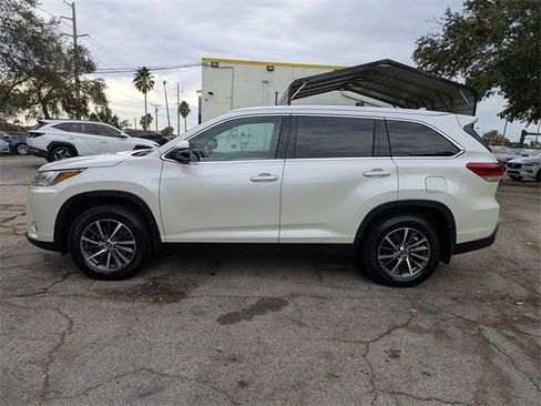 Used 2019 Toyota Highlander SE image 8